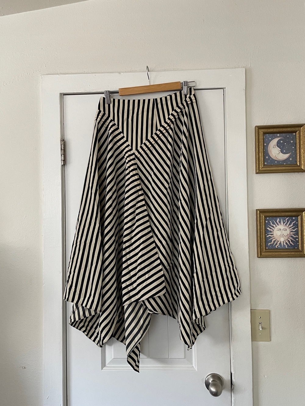 Divka Designer Striped Handkerchief Hem Skirt Black & Cream Size 3, 28" waist